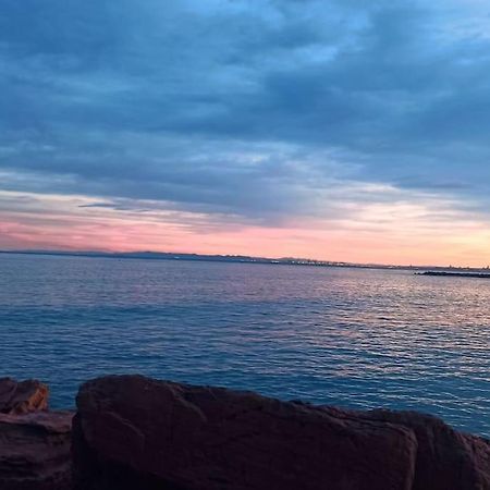 شقة La Llar45 , Relajate Junto Al Mar بلايا بوبلا دي فارنالز المظهر الخارجي الصورة