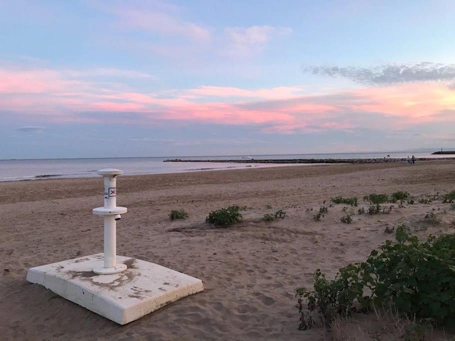 شقة La Llar45 , Relajate Junto Al Mar بلايا بوبلا دي فارنالز المظهر الخارجي الصورة